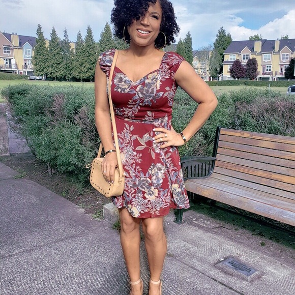 Wine floral print dress w/a sweetheart neck, New! - Picture 3 of 8